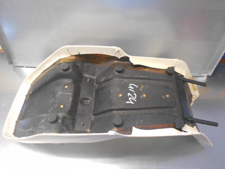 Vänster sida på Sadel från en Suzuki GSX 750 -2000 motorcykel.