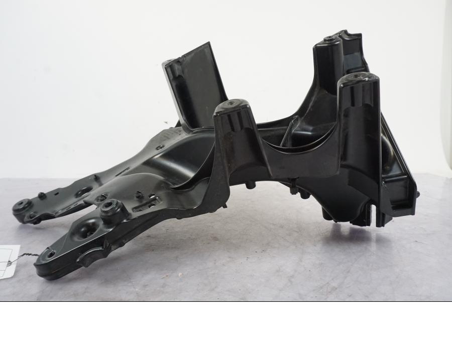 Snett nerifrån på Toppkåpstag från en BMW K 1600 GTL -2015 motorcykel.