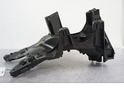 Snett nerifrån på Toppkåpstag från en BMW K 1600 GTL -2015 motorcykel.