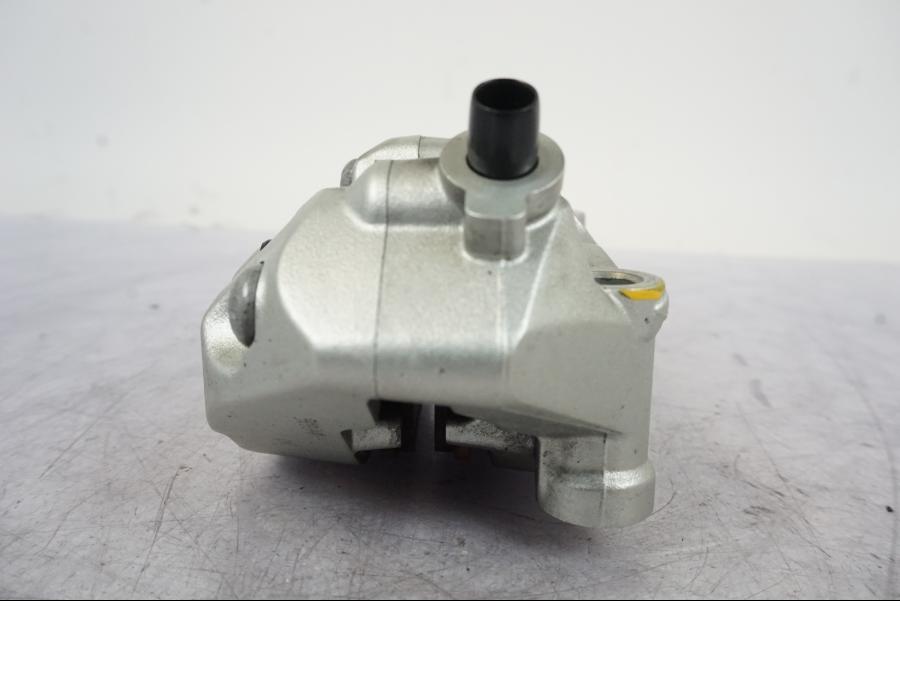 Snett nerifrån på Bromsok från en KTM 1290 Super Duke R -2023 motorcykel.