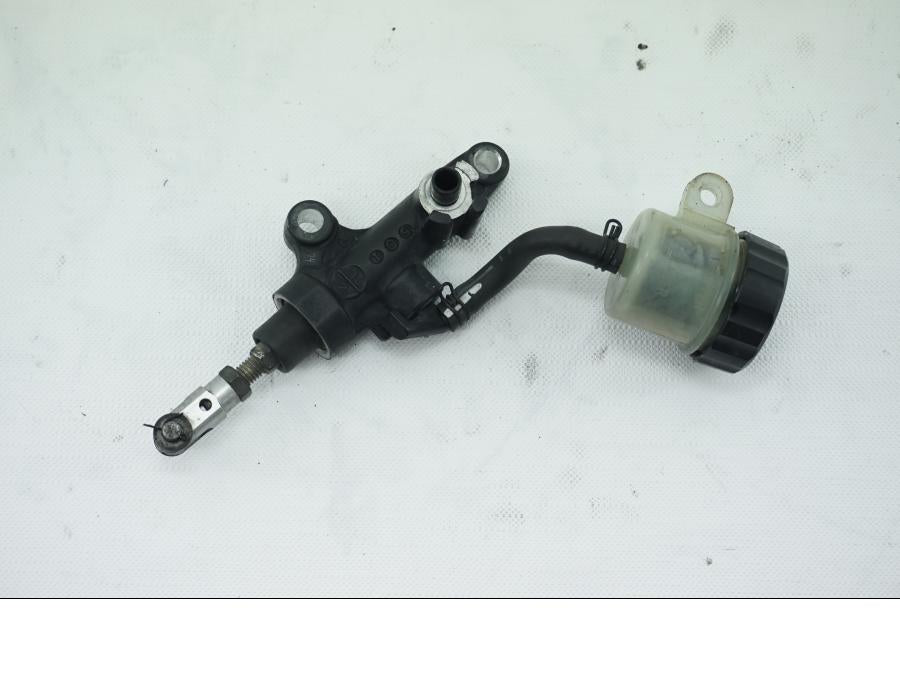 Baksidan på Bromshuvudcylinder från en Yamaha YZF 1000 R1 -2006 motorcykel.