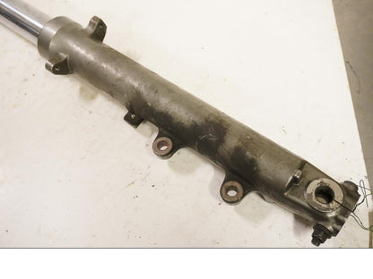 Vänster sida på Gaffelben från en Yamaha FZ 750 -1988 motorcykel.