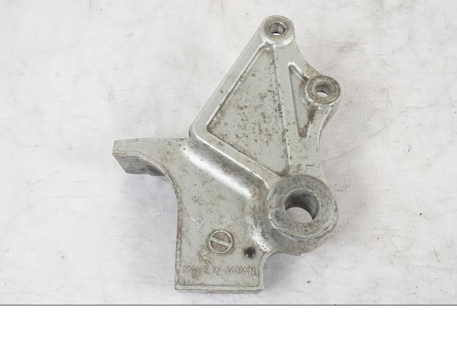 Framsidan på Bromsoksfäste från en Kawasaki KL 650A -1987 motorcykel.