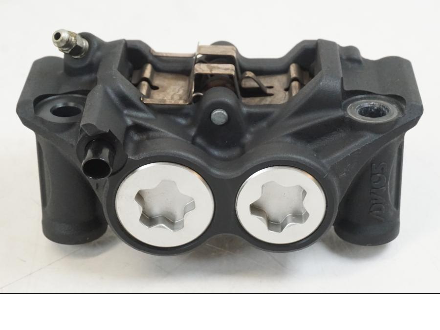 Framsidan på Bromsok från en Yamaha YZF R7 -2022 motorcykel.