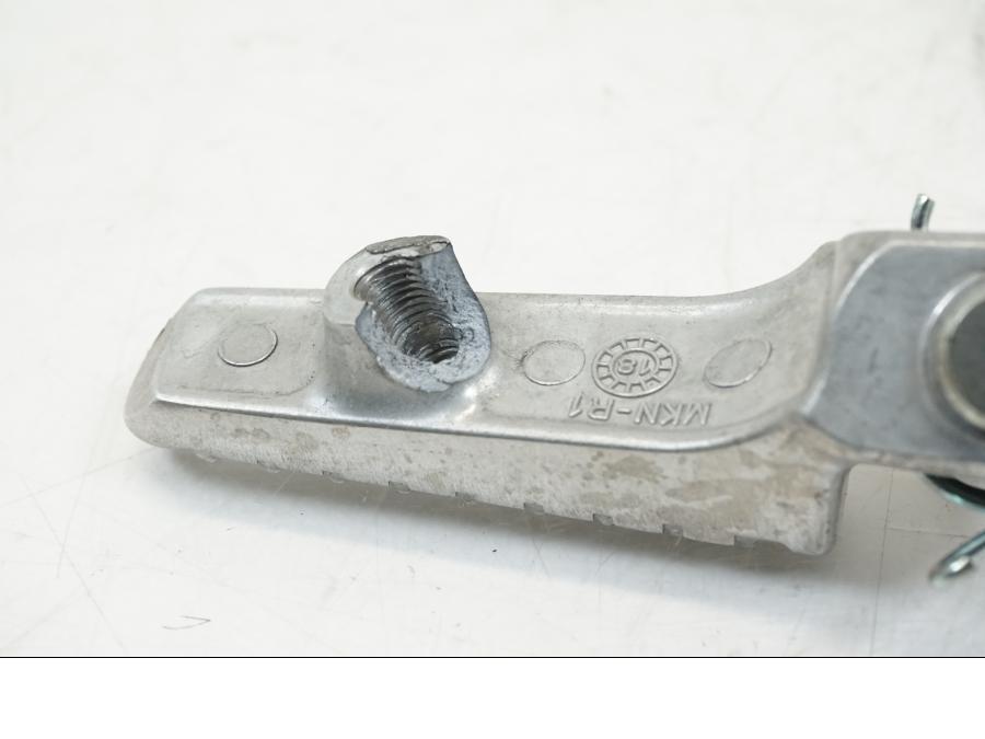 Vänster sida på Fotpinne från en Honda CBR 650 R -2019 motorcykel.