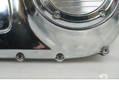 Snett nerifrån på Generatorkåpa från en H-D Touring Street Glide FLHX -2013 motorcykel.