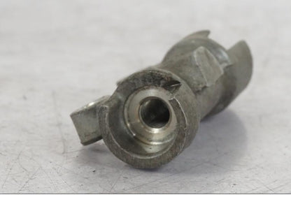 Vänster sida på Bromsfördelare från en Honda CB 750 -1996 motorcykel.