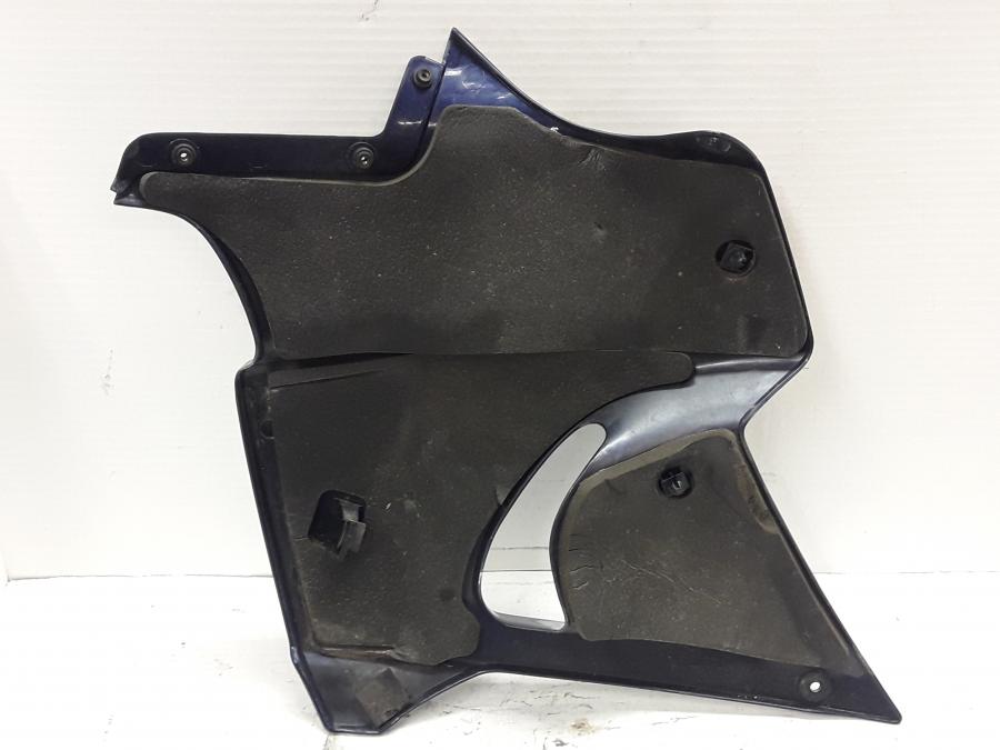 Baksidan på Sidkåpa från en Kawasaki KLE 500 -2001 motorcykel.