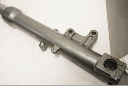 Baksidan på Gaffelben från en Kawasaki ZZR 600 -1993 motorcykel.