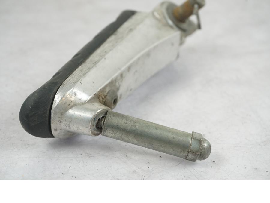 Höger sida på Fotpinne från en Honda CBR 1100 XX -1999 motorcykel.