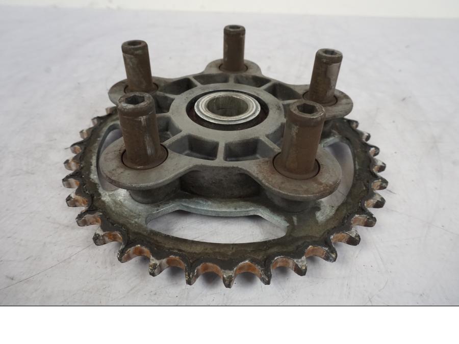 Höger sida på Drevfäste från en KTM 990 Super Duke -2006 motorcykel.