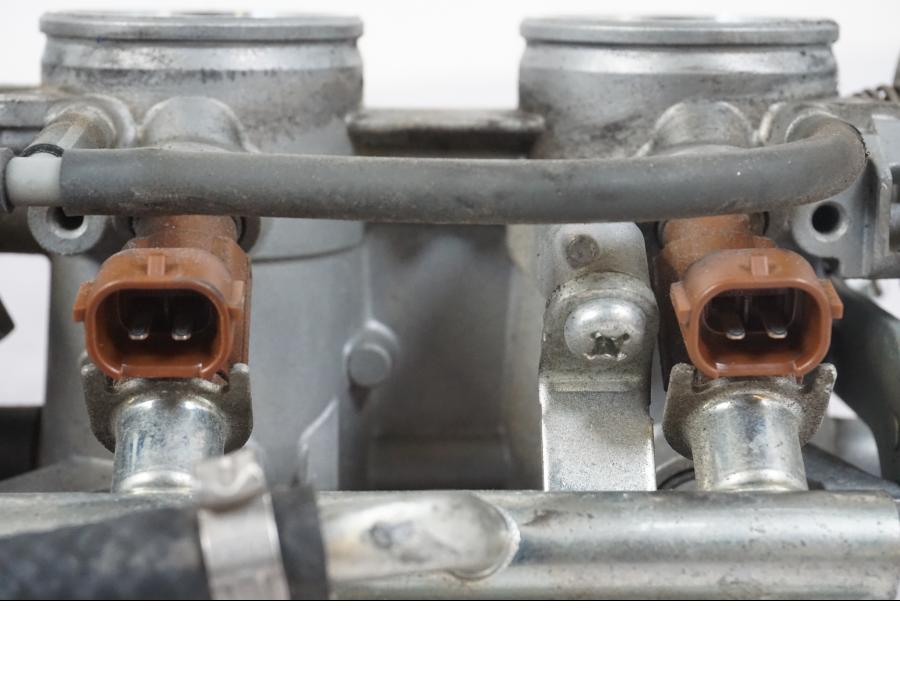 Höger sida på Spjällhus från en Suzuki GSX-R 750 -2007 motorcykel.