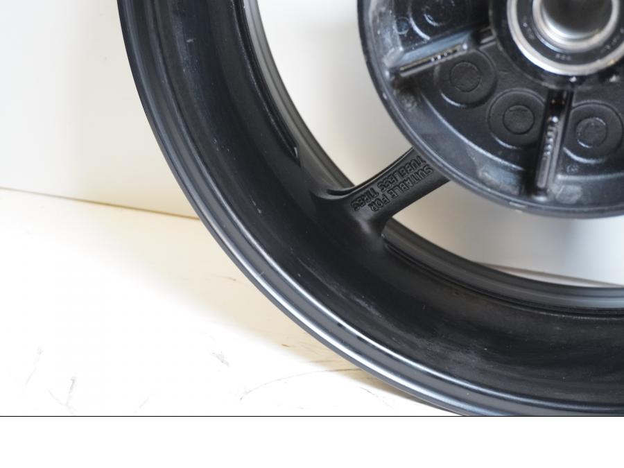 Extrabild1 på Fälg från en Yamaha FZ-8 -2011 motorcykel.