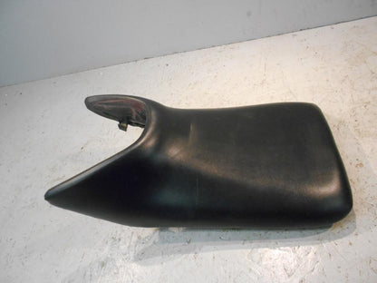 Framsidan på Sadel från en Honda CBR 125 R -2007 motorcykel.