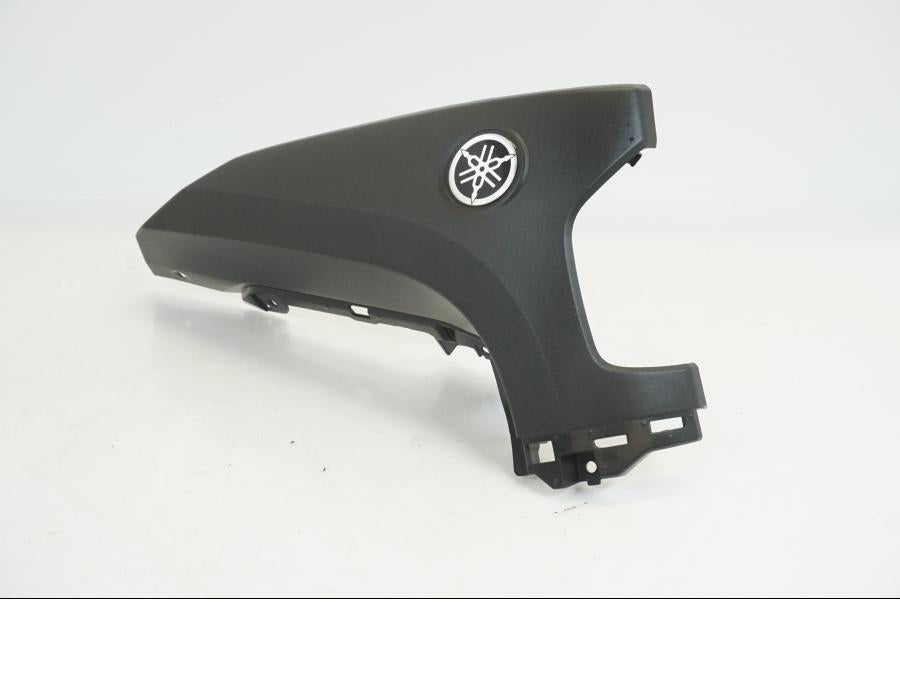 Framsidan på Sidkåpa från en Yamaha N-MAX125 -2021 motorcykel.