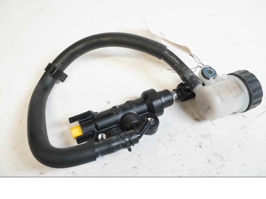 Framsidan på Bromshuvudcylinder från en Yamaha MT-09 Tracer -2015 motorcykel.