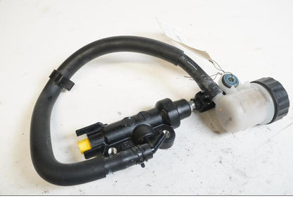 Framsidan på Bromshuvudcylinder från en Yamaha MT-09 Tracer -2015 motorcykel.