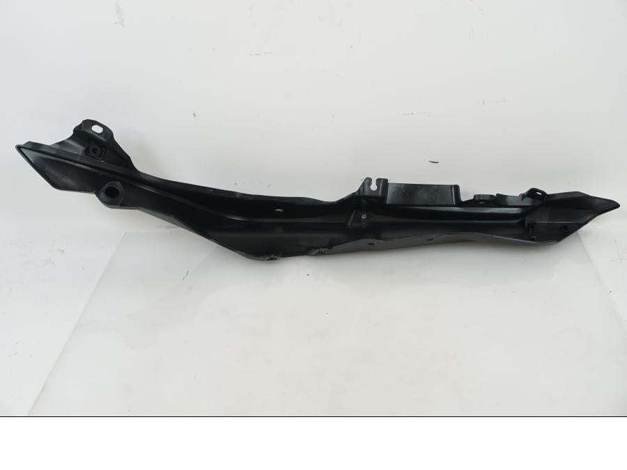 Baksidan på Bakvinge från en Yamaha MT-07 -2023 motorcykel.