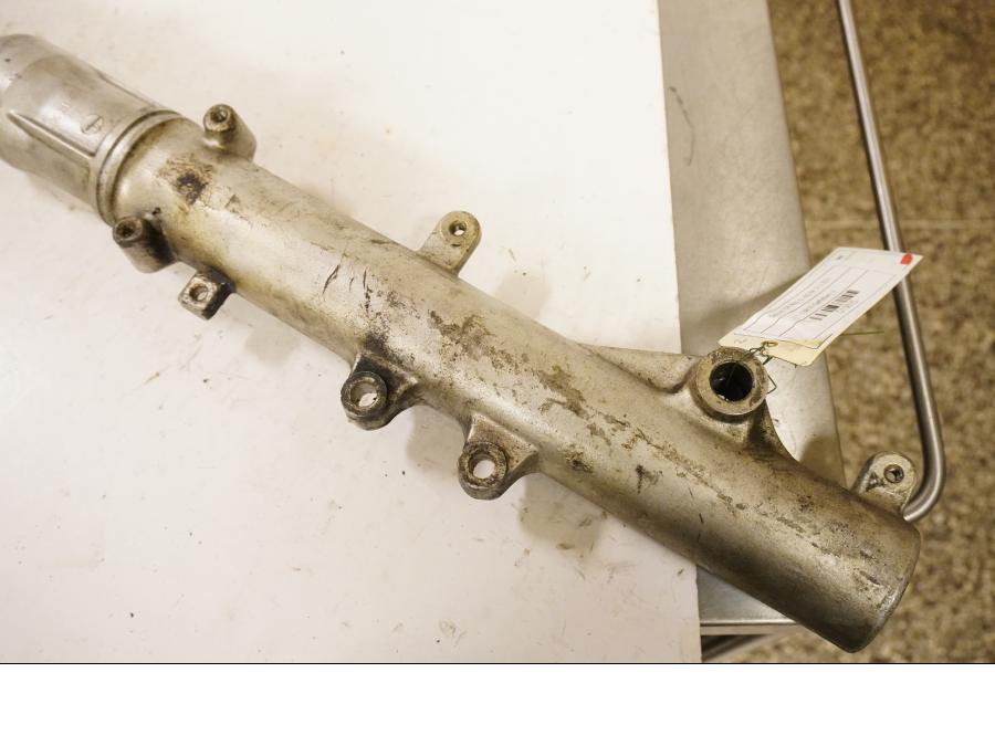 Vänster sida på Gaffelben från en Suzuki DR 800 S -1993 motorcykel.