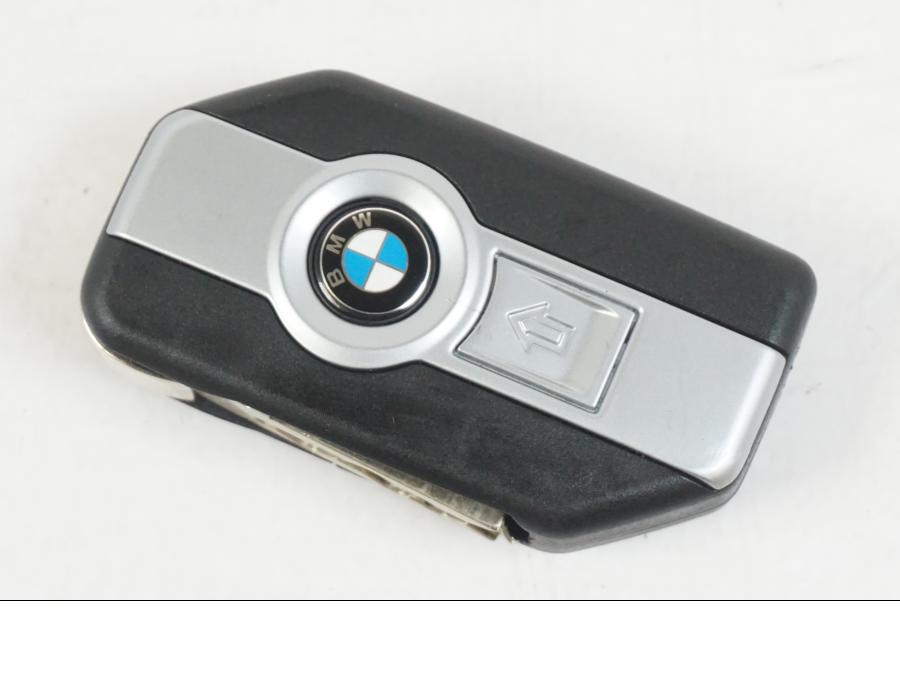 Framsidan på Nyckel från en BMW R 1250 GS -2021 motorcykel.