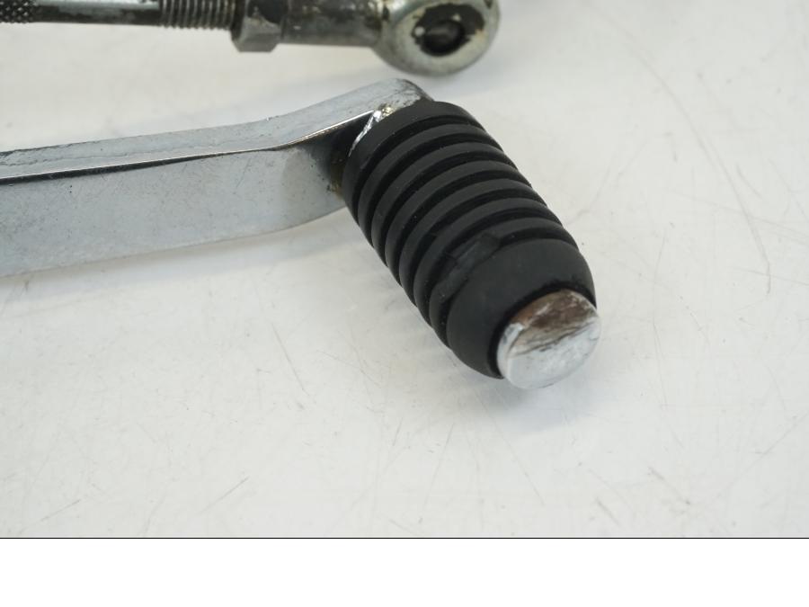 Baksidan på Växelpedal från en Honda CB 750 -2002 motorcykel.