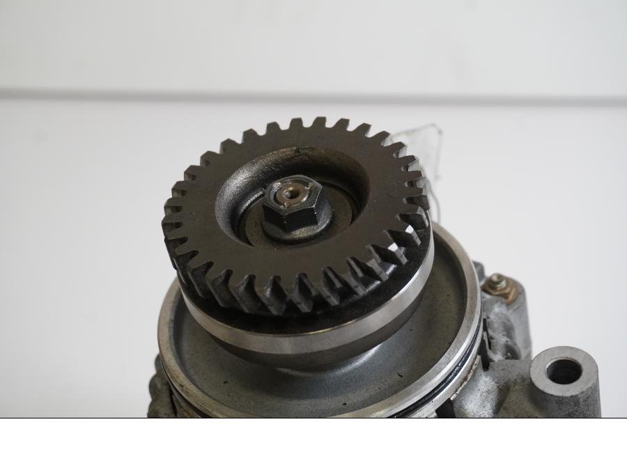 Baksidan på Generator från en Suzuki GSX 750 -1998 motorcykel.