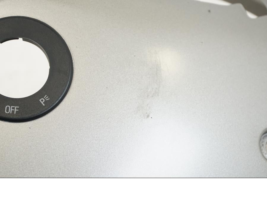 Baksidan på Styrkåpa från en BMW K 1200 LT -2004 motorcykel.