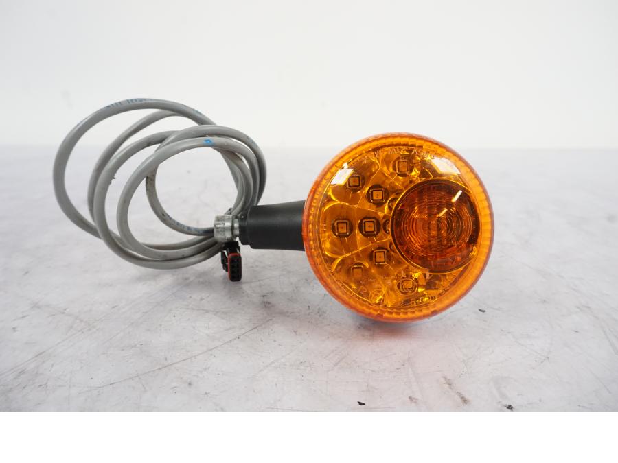 Baksidan på Blinkers LED från en H-D Softail Sport Glide FLSB -2022 motorcykel.