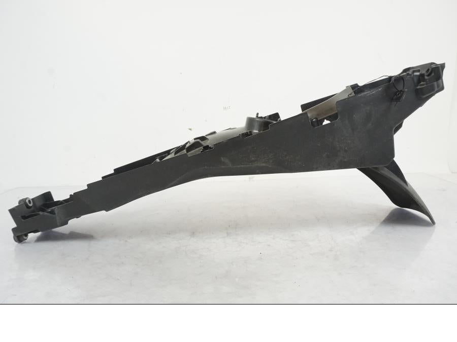 Baksidan på Undertail från en BMW R 1250 GS -2021 motorcykel.