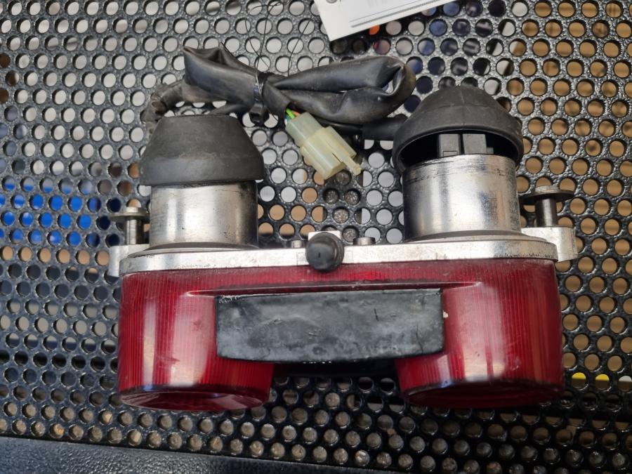 Vänster sida på Baklampa från en Honda NSR 125 -1998 motorcykel.