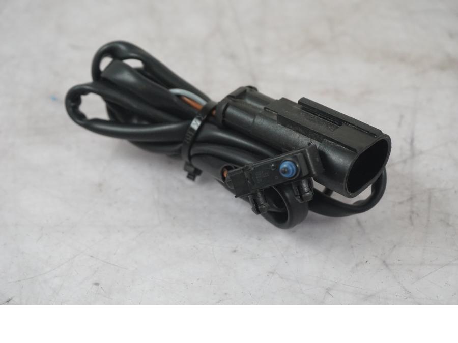 Baksidan på Bromsljuskontakt från en KTM 1290 Super Adventure S -2022 motorcykel.