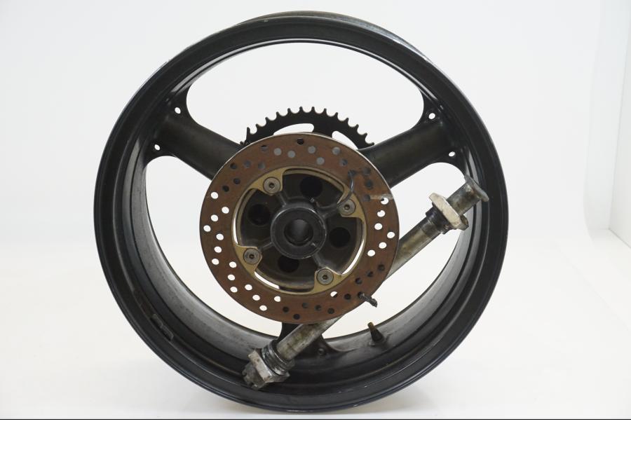 Höger sida på Fälg från en Kawasaki ZX-9R -2000 motorcykel.