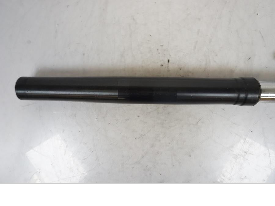 Snett uppifrån på Gaffelben från en KTM 990 Super Duke -2006 motorcykel.