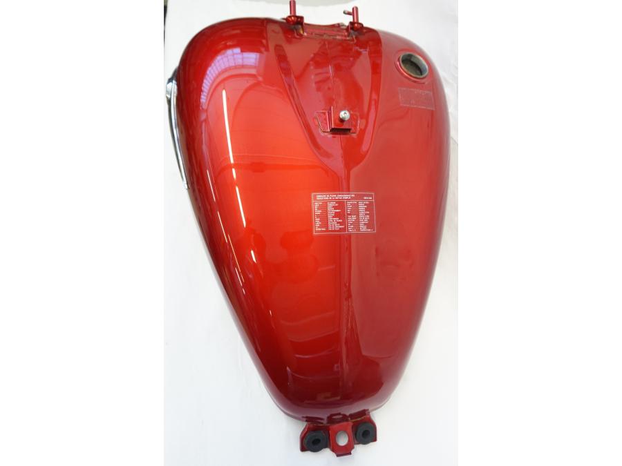 Höger sida på Bensintank från en Kawasaki VN 900 -2006 motorcykel.