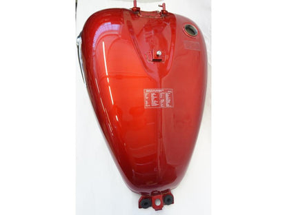 Höger sida på Bensintank från en Kawasaki VN 900 -2006 motorcykel.