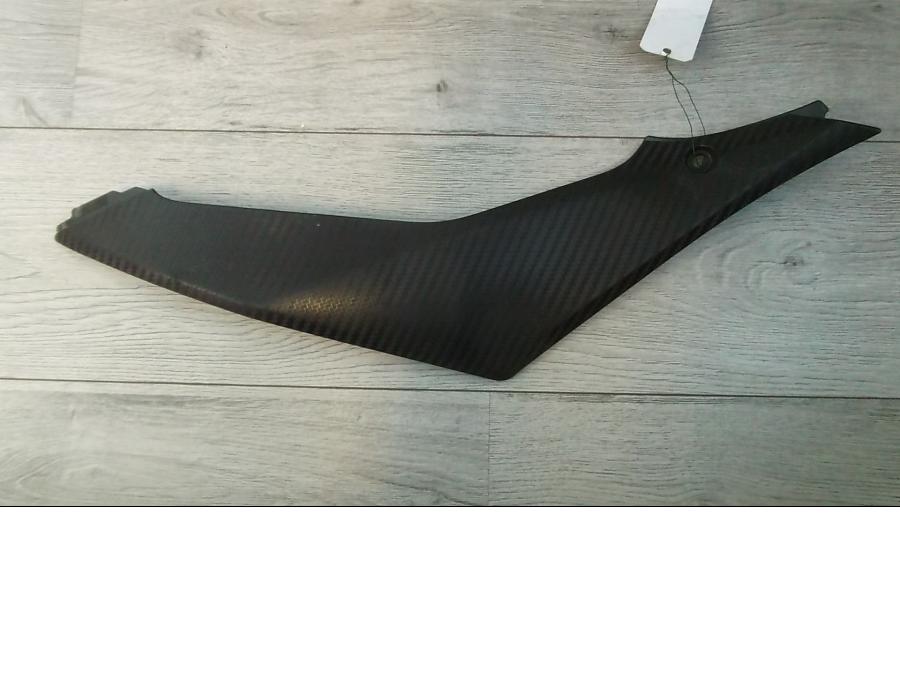 Framsidan på Sidopanel från en Suzuki GSX-R 1000 -2008 motorcykel.