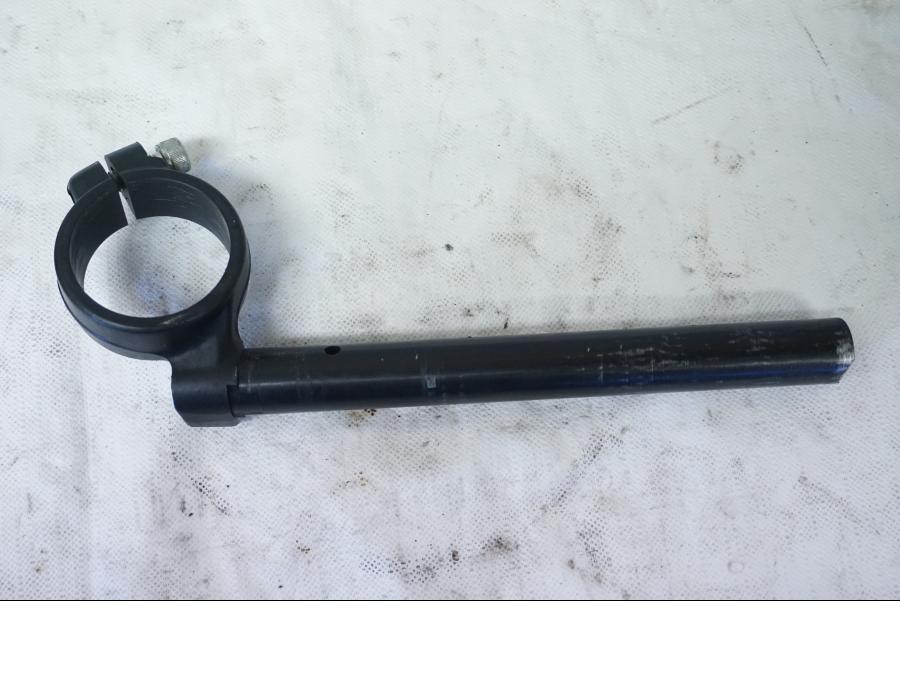 Baksidan på Styre från en Suzuki GSX-R 1000 -2009 motorcykel.