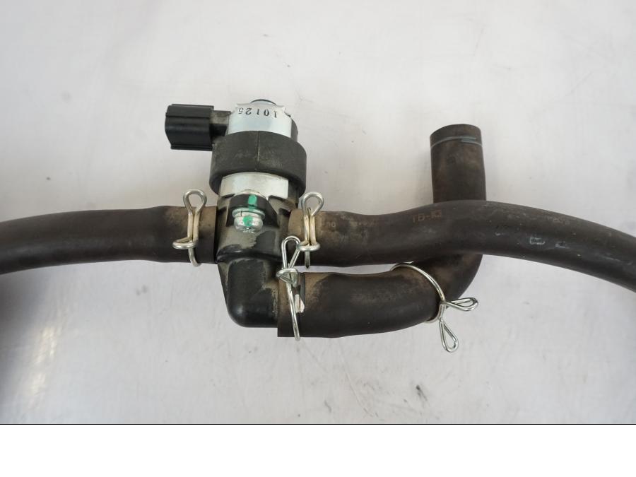 Vänster sida på Second Air från en Honda VFR 1200 -2010 motorcykel.