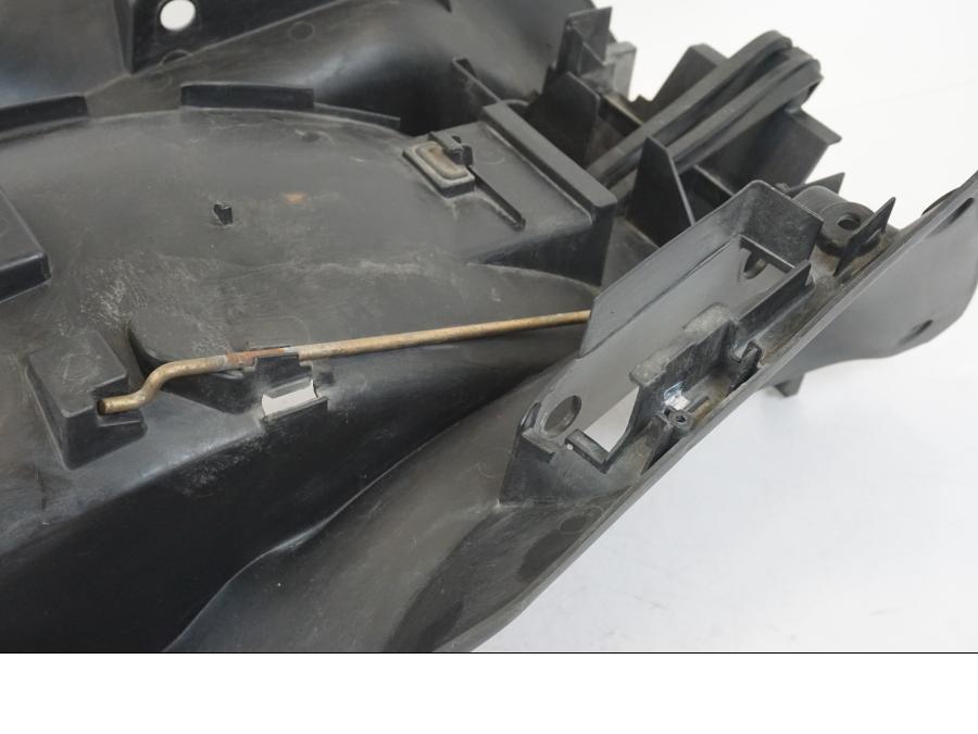 Snett uppifrån på Undertail från en Honda ST 1300 -2002 motorcykel.