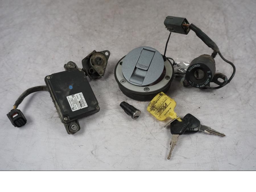 Framsidan på Låssats från en Triumph Tiger Explorer -2016 motorcykel.