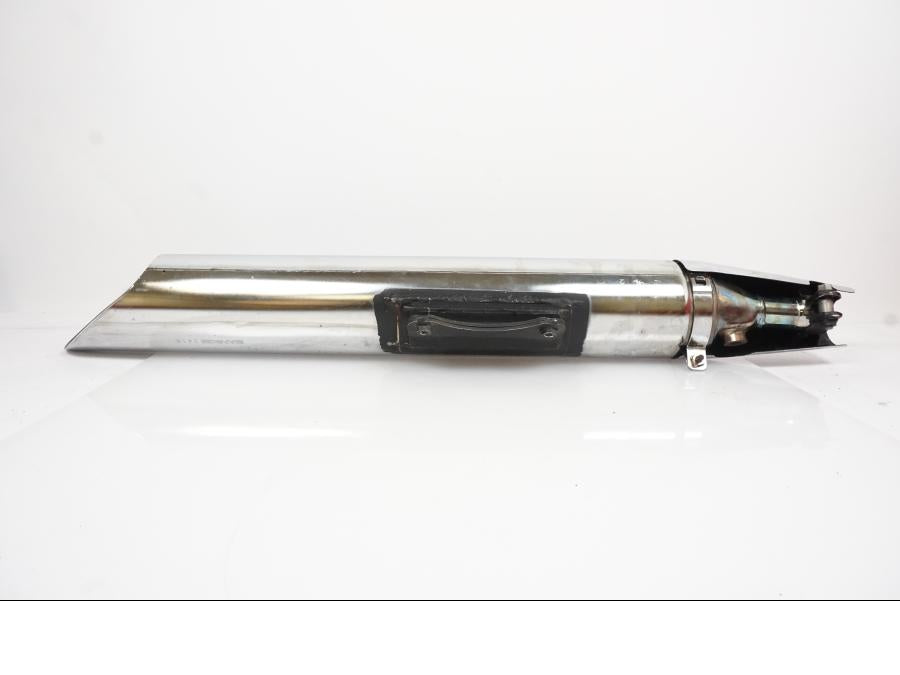 Höger sida på Ljuddämpare från en Suzuki VL 800 -2009 motorcykel.