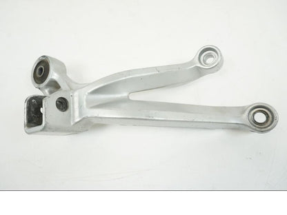 Framsidan på Fotpinnefäste från en Suzuki GSX-R 1000 -2001 motorcykel.