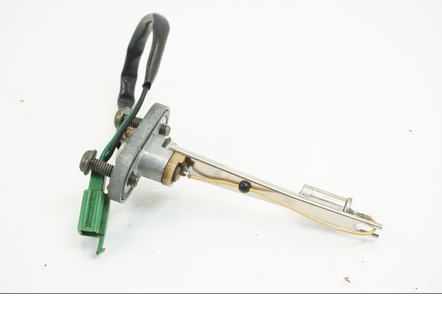 Vänster sida på Bensinmätare från en Yamaha YZF R6 -1999 motorcykel.