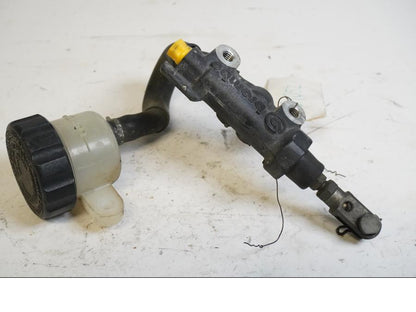 Framsidan på Bromshuvudcylinder från en Yamaha YZF 1000 R -1999 motorcykel.