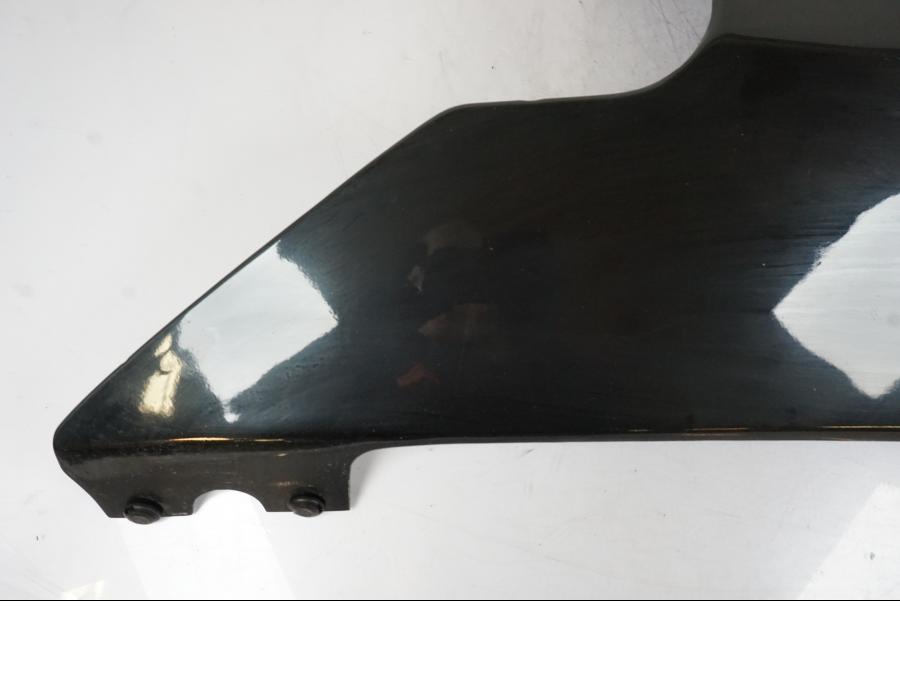 Baksidan på Sidkåpa från en Honda CBR 900 RR -2003 motorcykel.