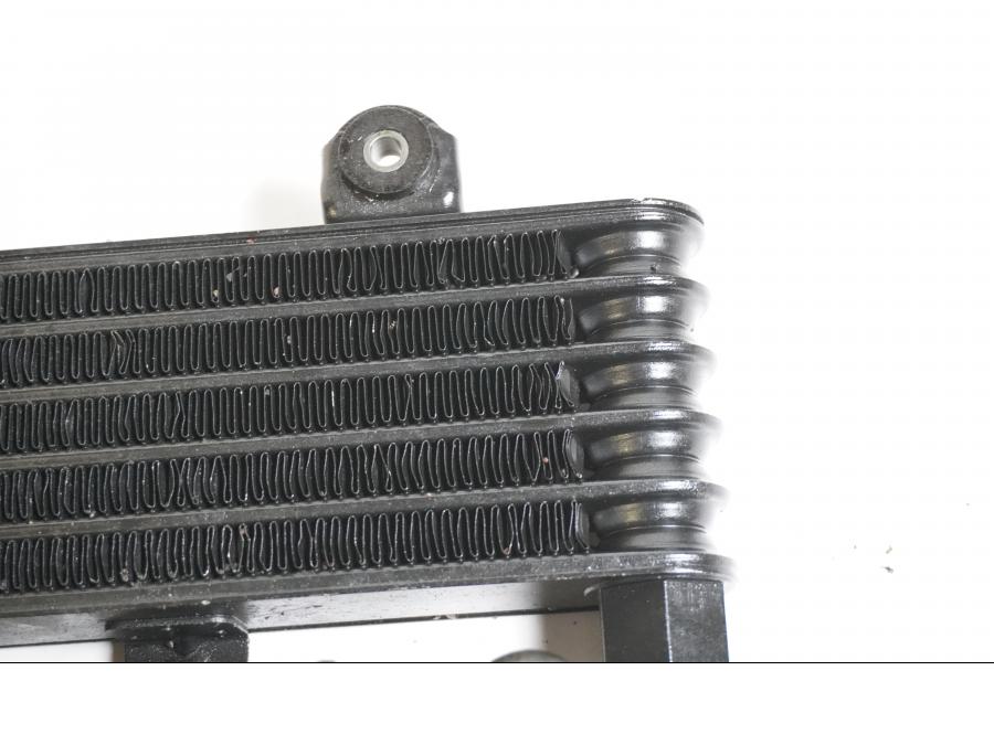 Höger sida på Oljekyl från en Suzuki TL 1000 S -1997 motorcykel.