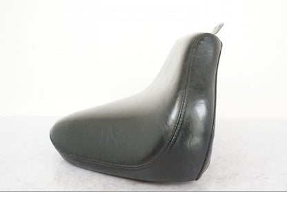 Snett uppifrån på Sadel från en Yamaha XVS 1100 -2000 motorcykel.