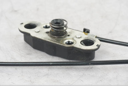 Extrabild2 på Sadellåsmekanism från en Kawasaki ZZ-R 1400 -2009 motorcykel.