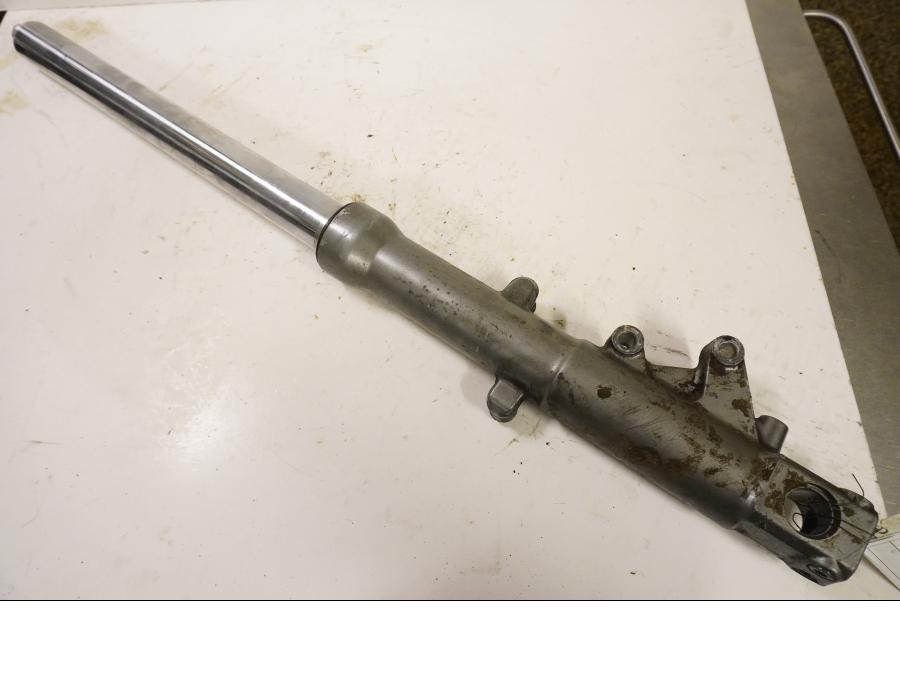 Framsidan på Gaffelben från en Kawasaki ZX-6R -1996 motorcykel.