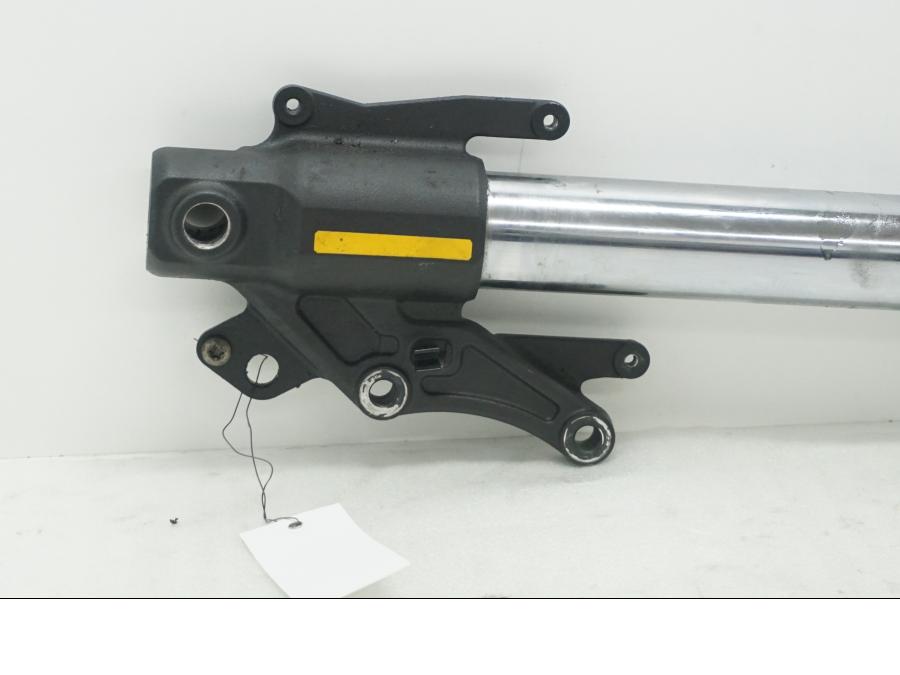 Höger sida på Gaffelben från en Triumph Tiger Explorer -2012 motorcykel.